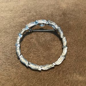 Vintage silver tone wreath brooch
